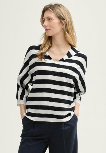 Пуловер с капюшоном