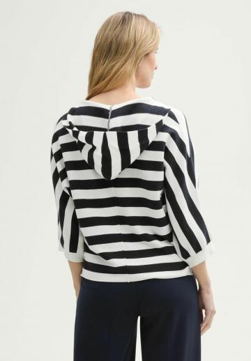 Пуловер с капюшоном