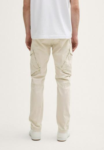 Брюки с накладными карманами