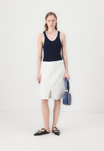 Юбка с накладными карманами