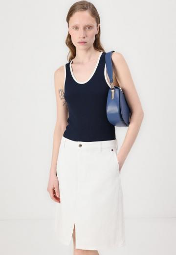 Юбка с накладными карманами