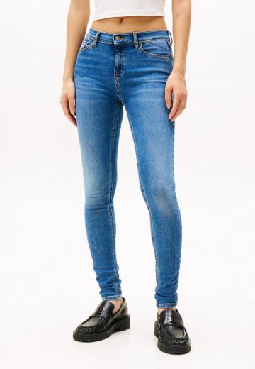 Узкие джинсы