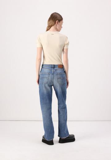 Прямые джинсы