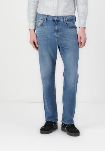 Прямые джинсы