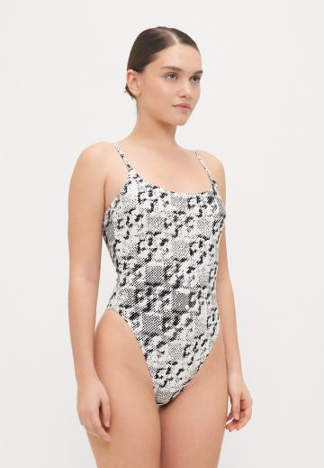 Слитный купальник