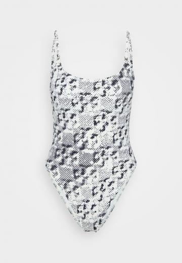 Слитный купальник