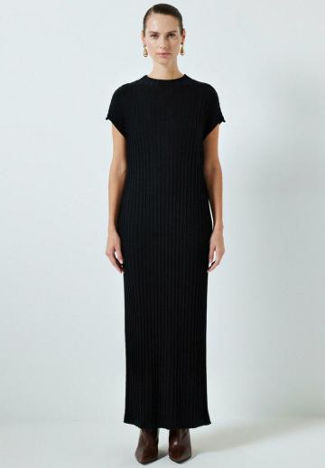 Вязаное платье