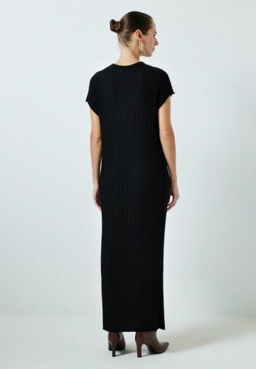 Вязаное платье
