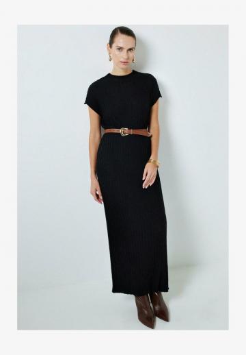 Вязаное платье