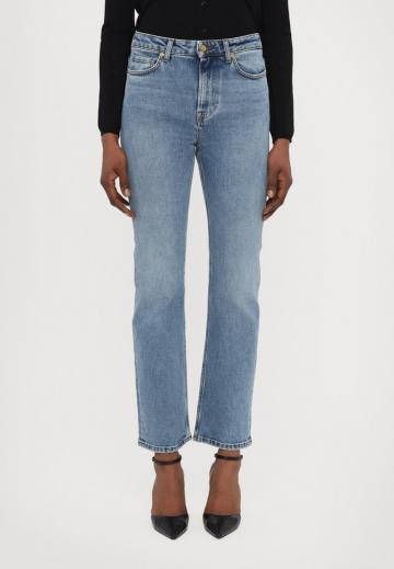 Прямые джинсы