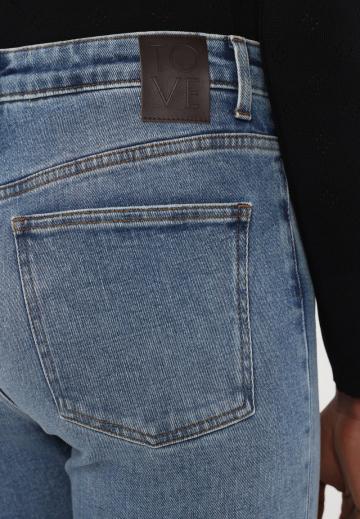 Прямые джинсы