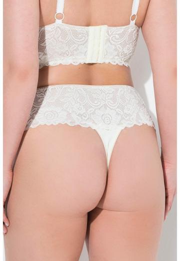 Трусы на бедрах