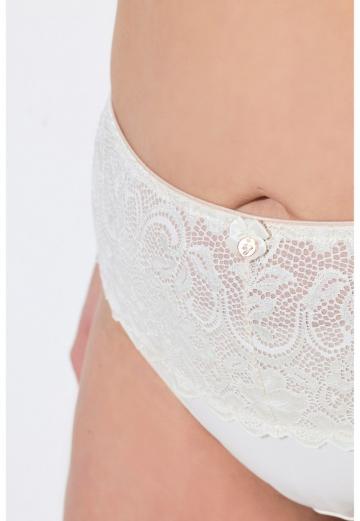 Трусы на бедрах