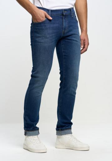 Узкие джинсы