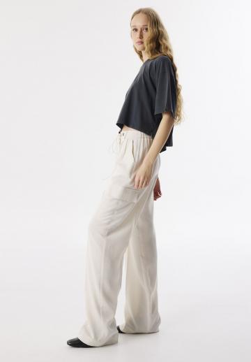 Брюки с накладными карманами