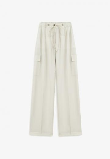 Брюки с накладными карманами