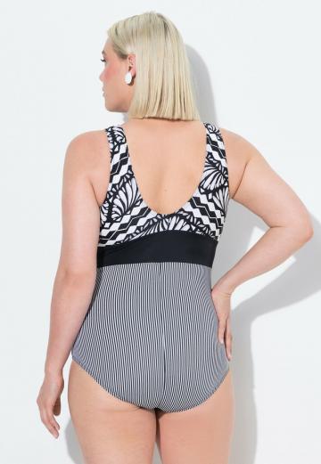 Слитный купальник