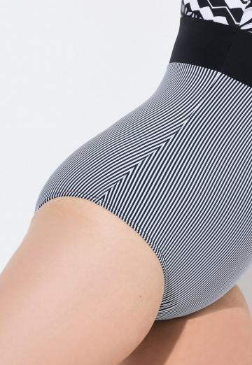 Слитный купальник