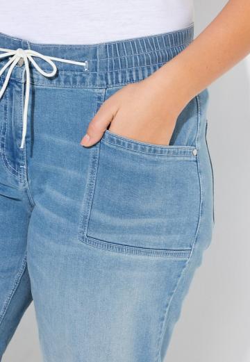 Прямые джинсы