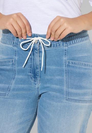 Прямые джинсы