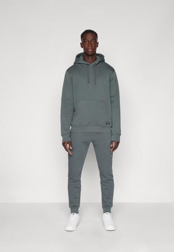 Спортивная кофта