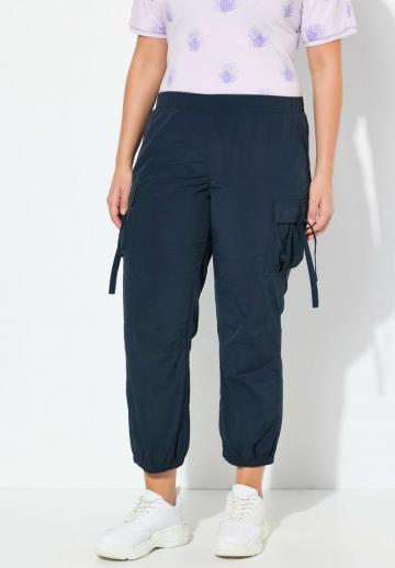 Брюки с накладными карманами