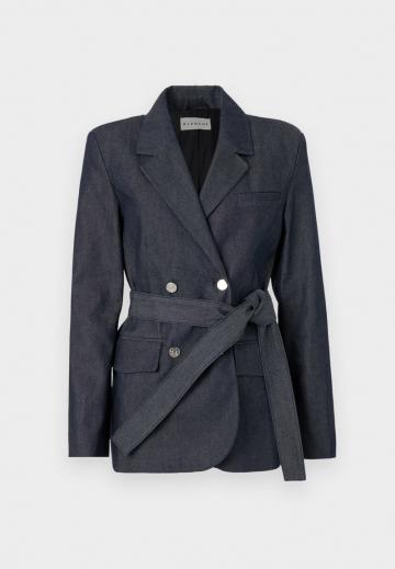 Блейзер с накладными карманами