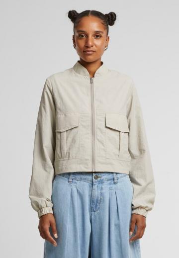 Куртка с накладнымит карманами