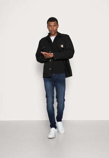 Узкие джинсы