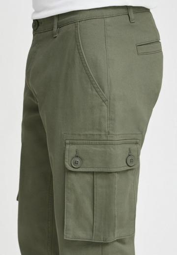 Брюки с накладными карманами