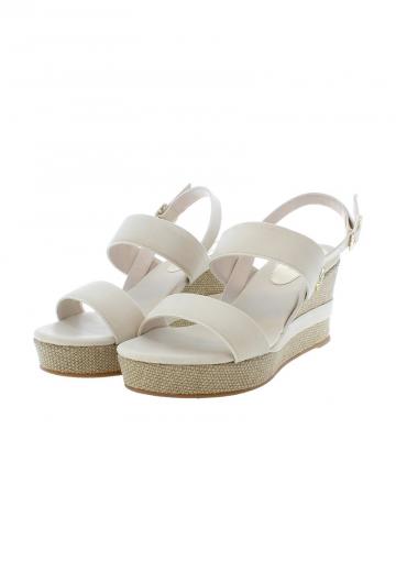 Босоножки на танкетке