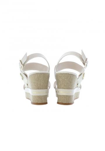 Босоножки на танкетке