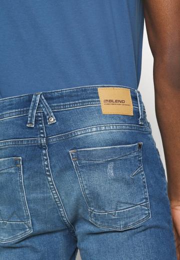 Узкие джинсы