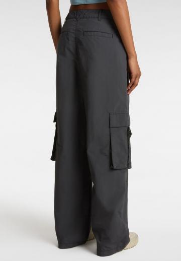 Брюки с накладными карманами