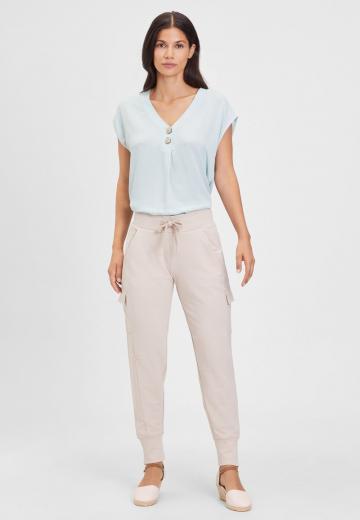 Брюки с накладными карманами