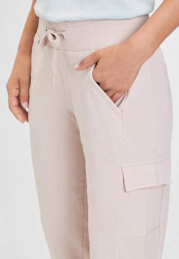 Брюки с накладными карманами