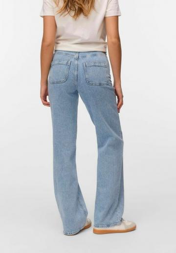 Прямые джинсы