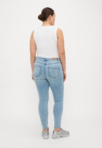 Узкие джинсы