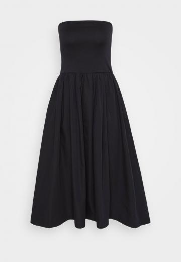 Платье без бретелек