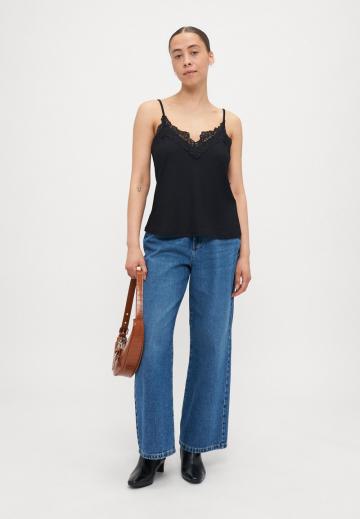 Топ на бретельках