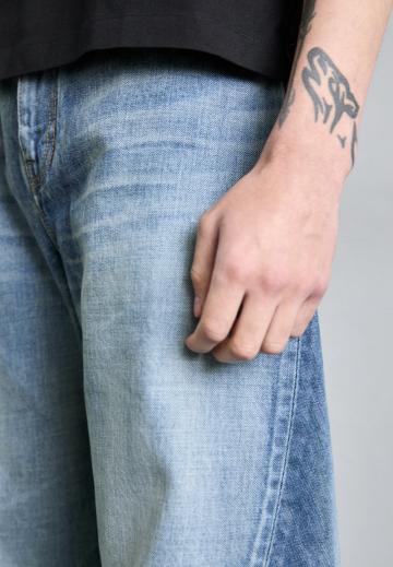 Прямые джинсы