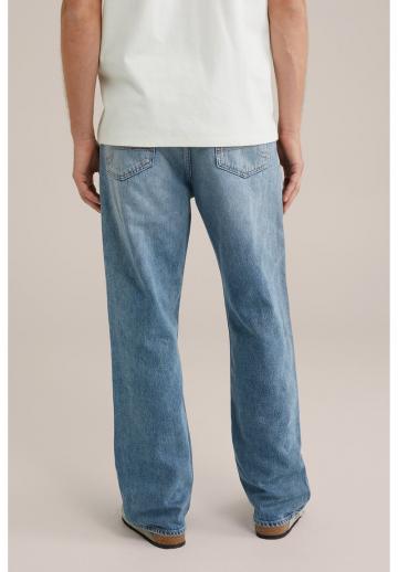 Прямые джинсы