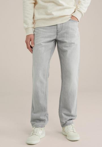 Прямые джинсы