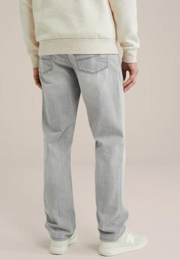 Прямые джинсы