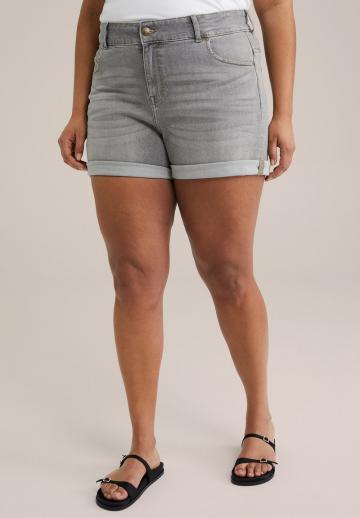 Джинсовые шорты