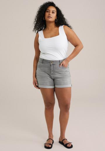 Джинсовые шорты