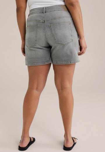 Джинсовые шорты