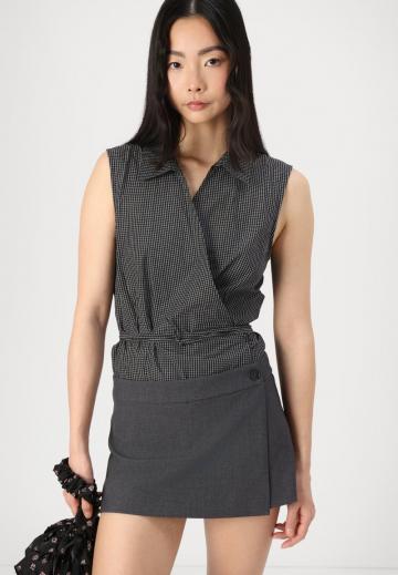 Юбка с накладными карманами