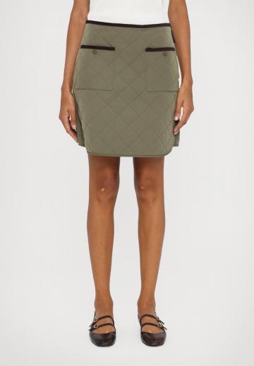 Юбка с накладными карманами