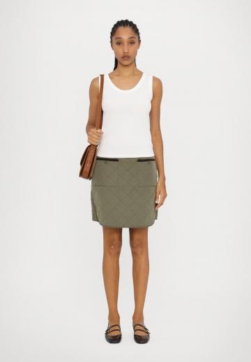 Юбка с накладными карманами